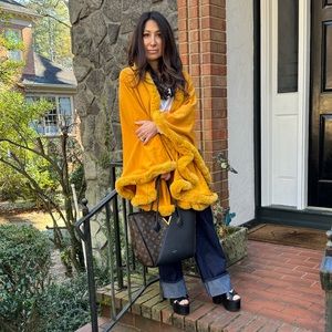 40 Gorgeous Faux fur Trim Poncho Jacket